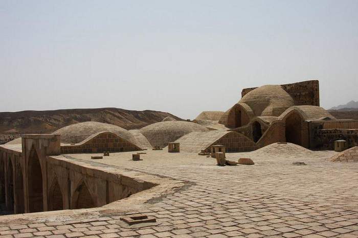 کاروانسرای قصر بهرام سقف