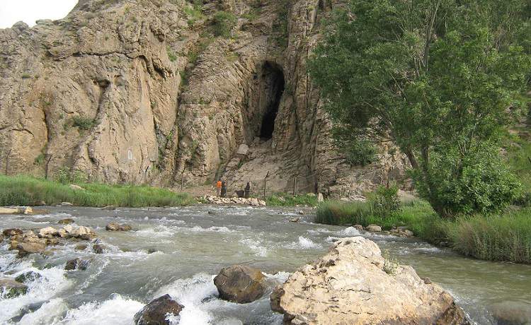 چشمه گاماسیاب نهاوند و غار گاماسیاب