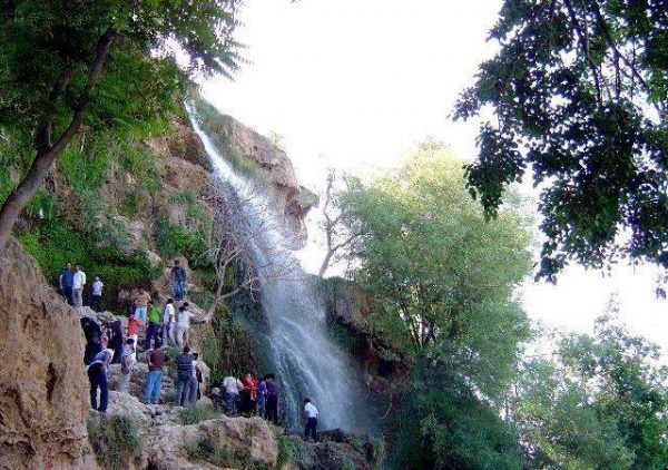 آبشار نیاسر در شهر نیاسر